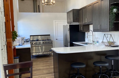 Pico-Union House | Chic Downtown LA Live adjacent Private room & Bath