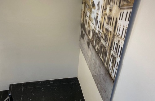 Pico-Union House | Chic Downtown LA Live adjacent Private room & Bath