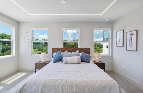 Paradise Point House | Chic Ocean Hideaway with Grill