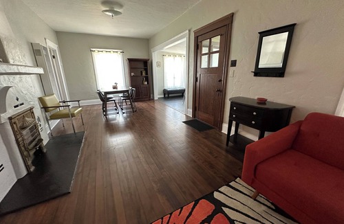 East Hollywood House | Classic Craftsman 2-Bedroom Home in Central Los Angeles