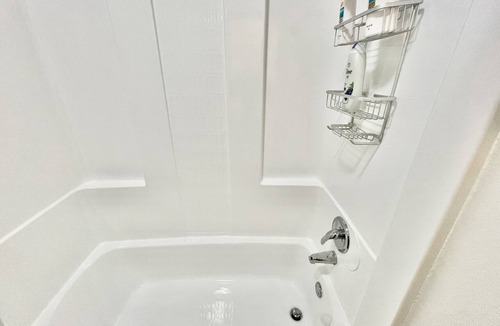 Rampart Village Apartment | Clean bed! clean shower!