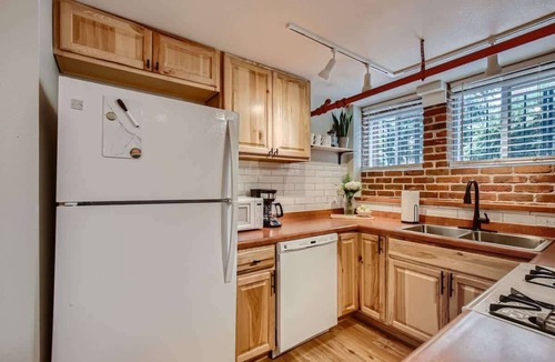 City Park Apartment | Cloud by Modern Midstay/1Block to City Park #C15