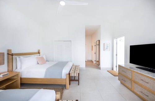 Islamorada Hotel | Coastal Kitchen Pool Gym | 5 mi to Annes Beach | Swim & Relax on Shore