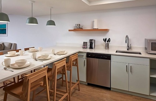 Islamorada Apartment | Comfort and Convenience! Free Onsite Parking, Pets Allowed, Free Breakfast