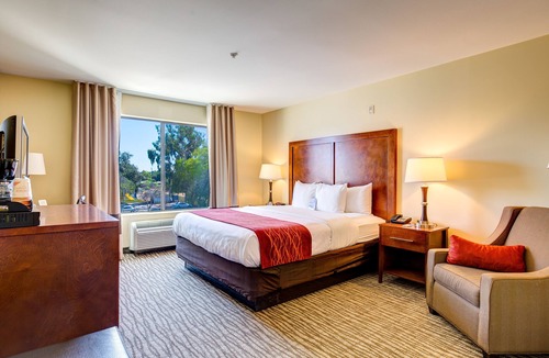 Westmont Hotel | Comfort Inn Pomona near Fairplex