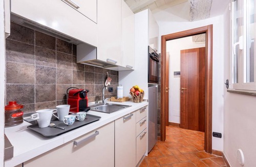 Parma City Centre Apartment | Comfortable 55 sqm apartment in the heart of Parma. The accommodation, which can host up to 4 guests, is located on the first floor of a period building without lift. Please note that there is one step to access the building and stairs to reach the apart