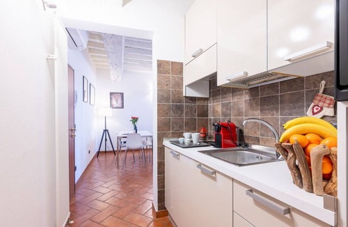Parma City Centre Apartment | Comfortable 55 sqm apartment in the heart of Parma. The accommodation, which can host up to 4 guests, is located on the first floor of a period building without lift. Please note that there is one step to access the building and stairs to reach the apart