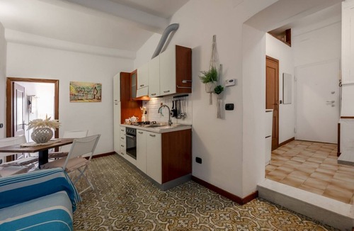 Portovenere Apartment | Comfortable apartment of about 50 sqm, able to accommodate up to 4 people, located on the first floor of a period building without a lift.The property is located in Portovenere, an enchanting seaside town in Liguria in the province of La Spezia. The area