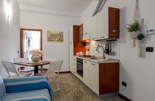 Portovenere Apartment | Comfortable apartment of about 50 sqm, able to accommodate up to 4 people, located on the first floor of a period building without a lift.The property is located in Portovenere, an enchanting seaside town in Liguria in the province of La Spezia. The area