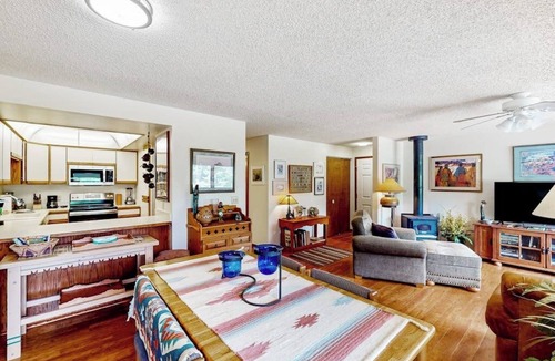 Durango Condo | Comfortable condo with full kitchen, balcony, & washer/dryer