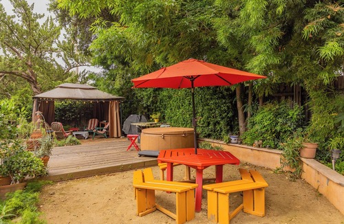 Ojai House | Comfortable, pet-friendly 2-bedroom, 2-bath home in gorgeous Ojai. 30+days.