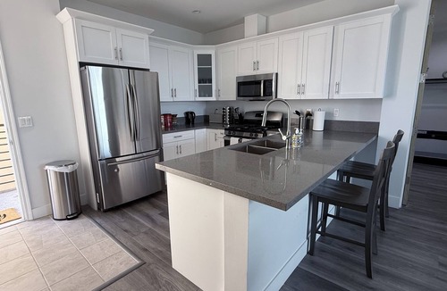 Lawndale Condo | Comfy Cali Condo - Sleeps 8