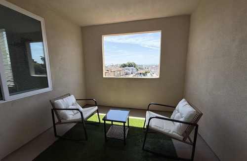 Lawndale Condo | Comfy Cali Condo - Sleeps 8