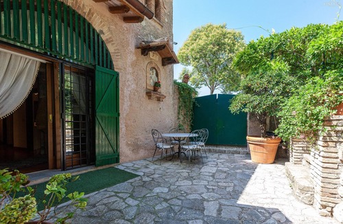 Poggio Catino Apartment | Conti Beccaris Castle-Villa in Poggio Catino, about 50 km from Rome.