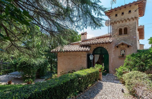 Poggio Catino Apartment | Conti Beccaris Castle-Villa in Poggio Catino, about 50 km from Rome.