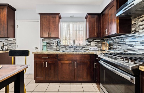 Mayflower Village House | Convenient Home Easy Access to LA,Near Pasadena&210 Fwy