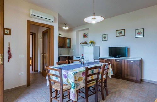 Castellina Marittima Apartment | Cosy apartment for 7 people with pool, A/C, WIFI, TV, patio, pets allowed and panoramic view