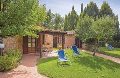 Castiglione del Lago Apartment | Cosy apartment for 4 people with pool, WIFI, patio and pets allowed