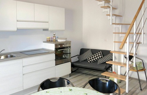 Cologna Spiaggia Villa | Cosy apartment in villa with WIFI, pool, A/C, hot tub, TV, patio, pets allowed and panoramic view