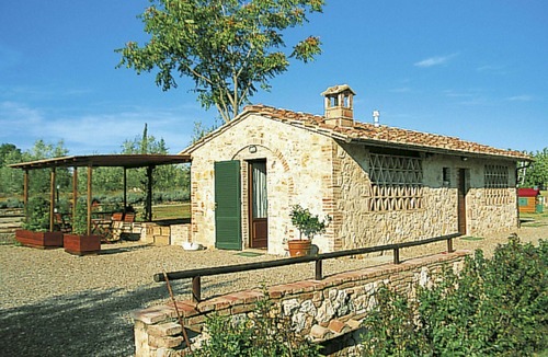 Campiglia Villa | Cosy apartment in villa with pool, WIFI, TV, patio, pets allowed and panoramic view