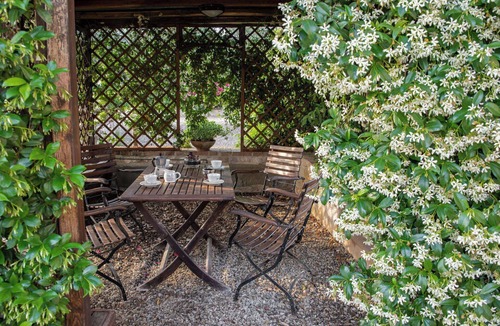 Campiglia Villa | Cosy apartment in villa with pool, WIFI, TV, patio, pets allowed and panoramic view