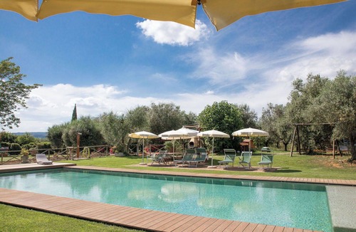 Campiglia Villa | Cosy apartment in villa with pool, WIFI, TV, patio, pets allowed and panoramic view