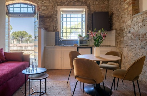 Tavarnelle Val di Pesa Villa | Cosy apartment in villa for 2 guests with pool, WIFI and TV, close to Greve In Chianti
