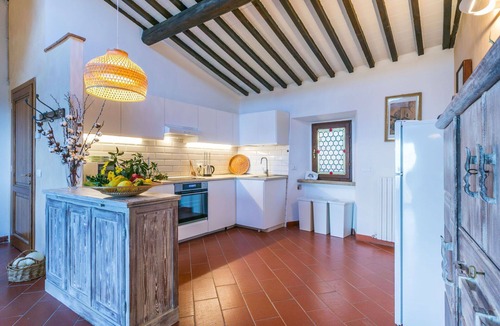 Casale Marittimo Apartment | Cosy apartment for 5 people with WIFI, TV, balcony, pets allowed and panoramic view