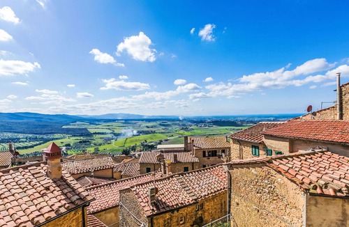 Casale Marittimo Apartment | Cosy apartment for 5 people with WIFI, TV, balcony, pets allowed and panoramic view