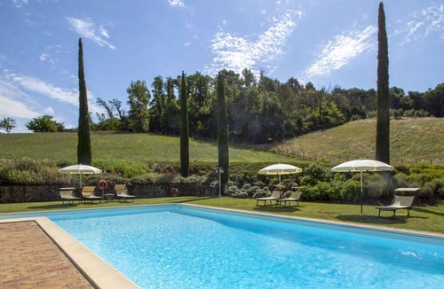 San Giovanni Valdarno Apartment | Cosy apartment for 6 people with pool, WIFI, TV, pets allowed and parking