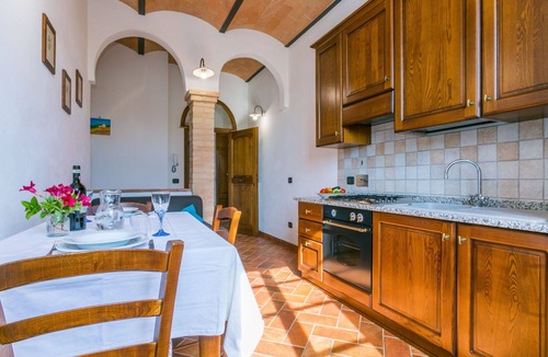 Volterra Apartment | Cosy apartment for 2 people with WIFI, pool, TV and pets allowed