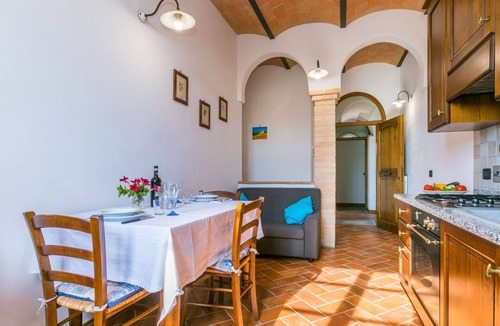 Volterra Apartment | Cosy apartment for 2 people with WIFI, pool, TV and pets allowed