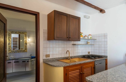 Valloria Apartment | Cosy apartment for 4 guests with hot tub, A/C, pool, WIFI, TV and patio