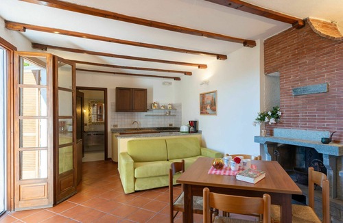Valloria Apartment | Cosy apartment for 4 guests with hot tub, A/C, pool, WIFI, TV and patio
