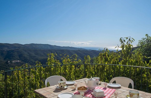 Valloria Apartment | Cosy apartment for 4 guests with hot tub, A/C, pool, WIFI, TV and patio