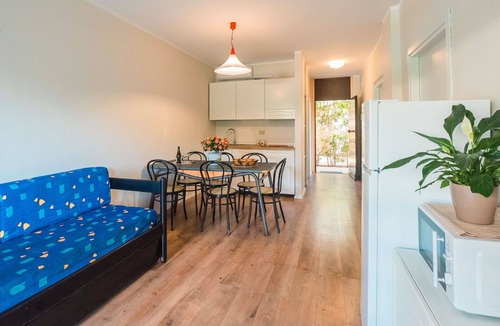 Marina di Bibbona Apartment | Cosy apartment for 4 people with A/C, pool, WIFI, TV and patio