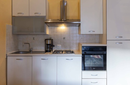 Prela Apartment | Cosy apartment for 4 people with pool, WIFI, TV, patio and pets allowed
