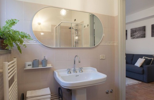 Assisi Apartment | Cosy apartment for 4 people with A/C, WIFI, TV, balcony, pets allowed and parking