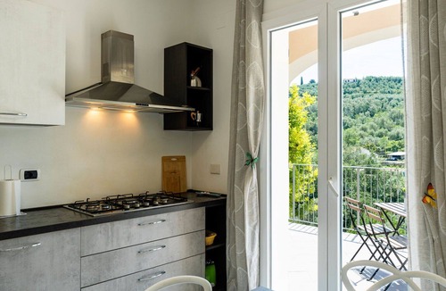Pontedassio Apartment | Cosy apartment for 6 people with WIFI, pool, patio and pets allowed