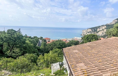 Finale Ligure Villa | Cosy apartment in villa for 4 guests with A/C, WIFI, terrace and pets allowed