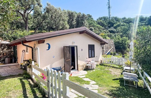 Finale Ligure Villa | Cosy apartment in villa for 4 guests with A/C, WIFI, terrace and pets allowed