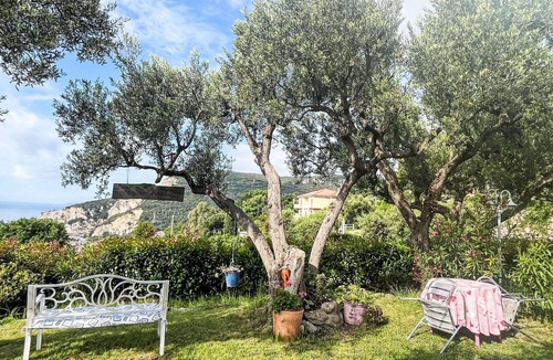 Finale Ligure Villa | Cosy apartment in villa for 4 guests with A/C, WIFI, terrace and pets allowed