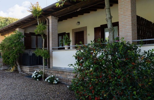 Bolsena Villa | Cosy apartment in villa for 6 guests with pool, WIFI, TV, terrace and pets allowed