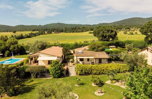 Bolsena Villa | Cosy apartment in villa for 6 guests with pool, WIFI, TV, terrace and pets allowed