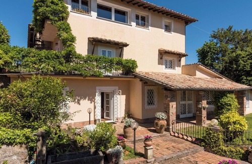 Rocca di Papa Villa | Cosy apartment in villa for 13 guests with A/C, WIFI, private pool, TV and patio