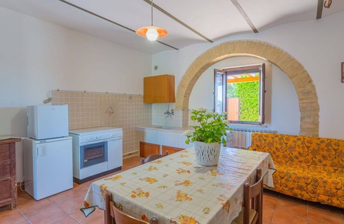 Crecchio House | Cosy apartment in villa for 4 guests with WIFI, pool, TV and terrace