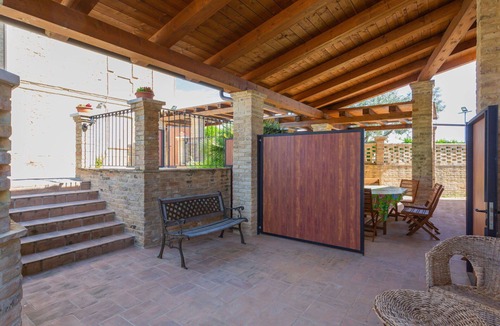 Crecchio House | Cosy apartment in villa for 4 guests with WIFI, pool, TV and terrace