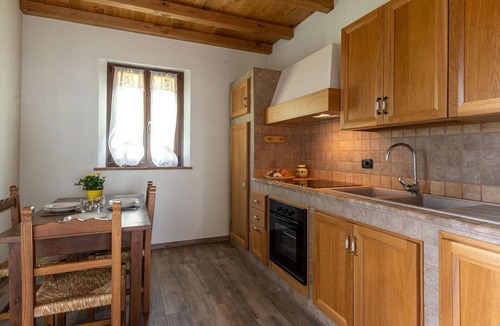 Scansano House | Cosy apartment in villa for 3 people with WIFI, patio, pets allowed and panoramic view