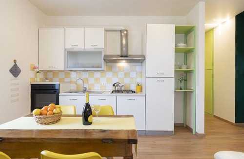 Costa dʼOneglia Villa | Cosy apartment in villa for 4 guests with WIFI, TV, patio, pets allowed and panoramic view