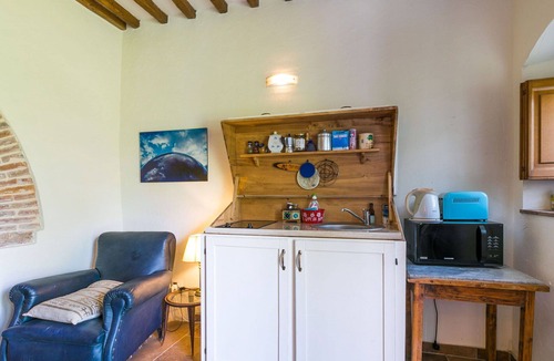 Bucine Villa | Cosy apartment in villa with A/C, WIFI, pool, TV, patio, pets allowed and panoramic view
